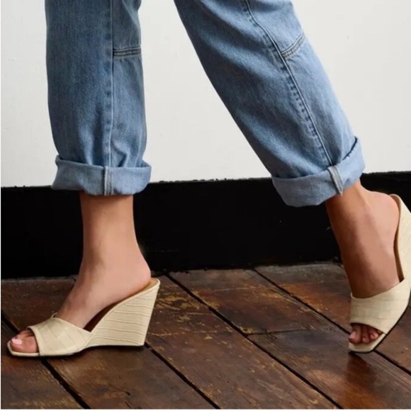 Lisa Vicky Adore Ecru Cream Faux Crocodile Snake Platform Wedges 11 - Picture 1 of 6